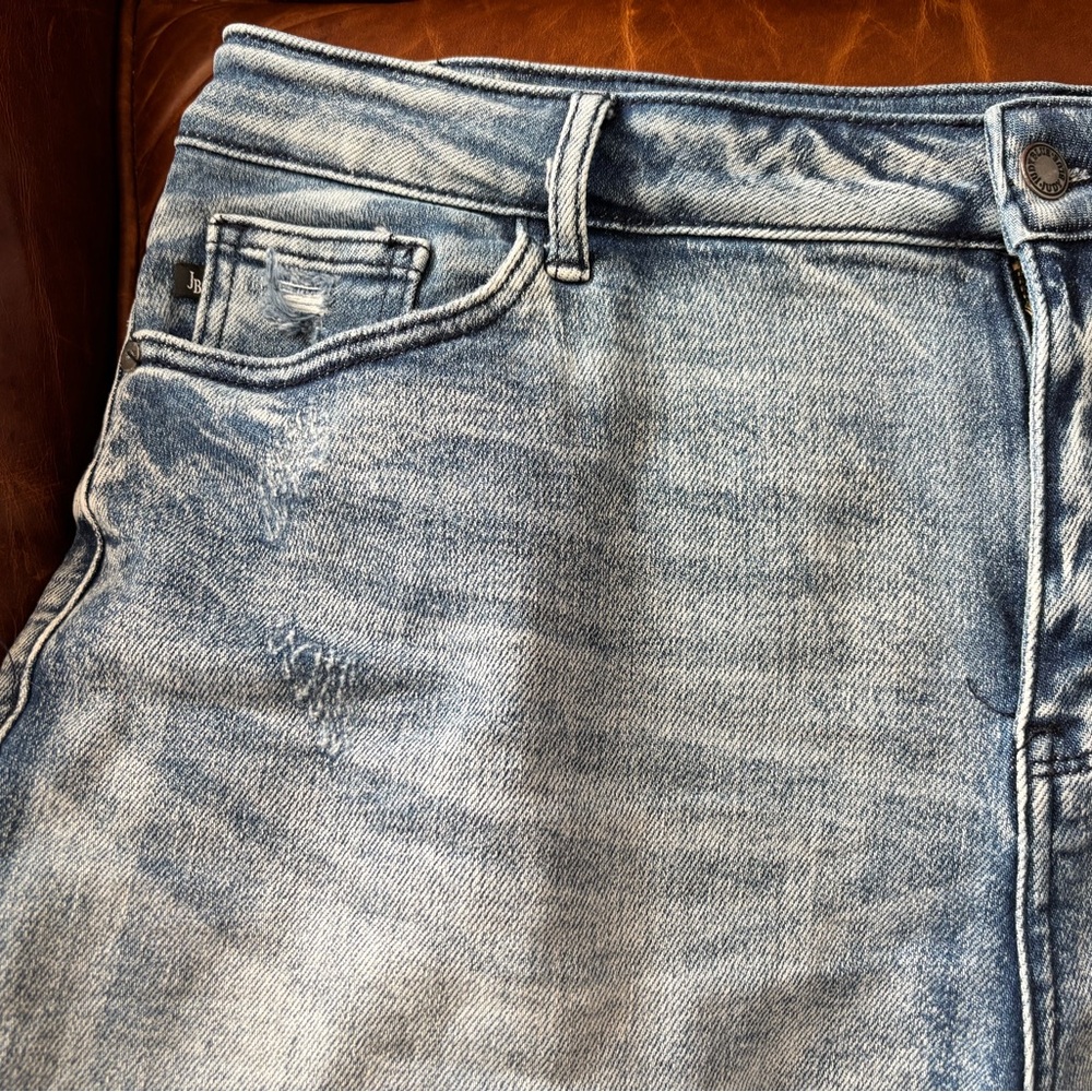 🔥 Judy Blue • Mid-Rise Denim Frayed Hem Shorts • Vintage Distressed • 2X - Picture 6 of 6